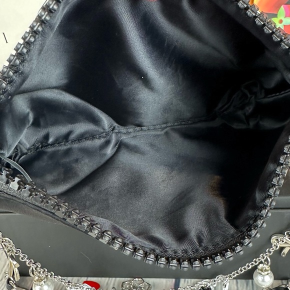 CHANEL black neoprene crossbody pouch with Pearl chain and bag charm - Picture 9 of 11